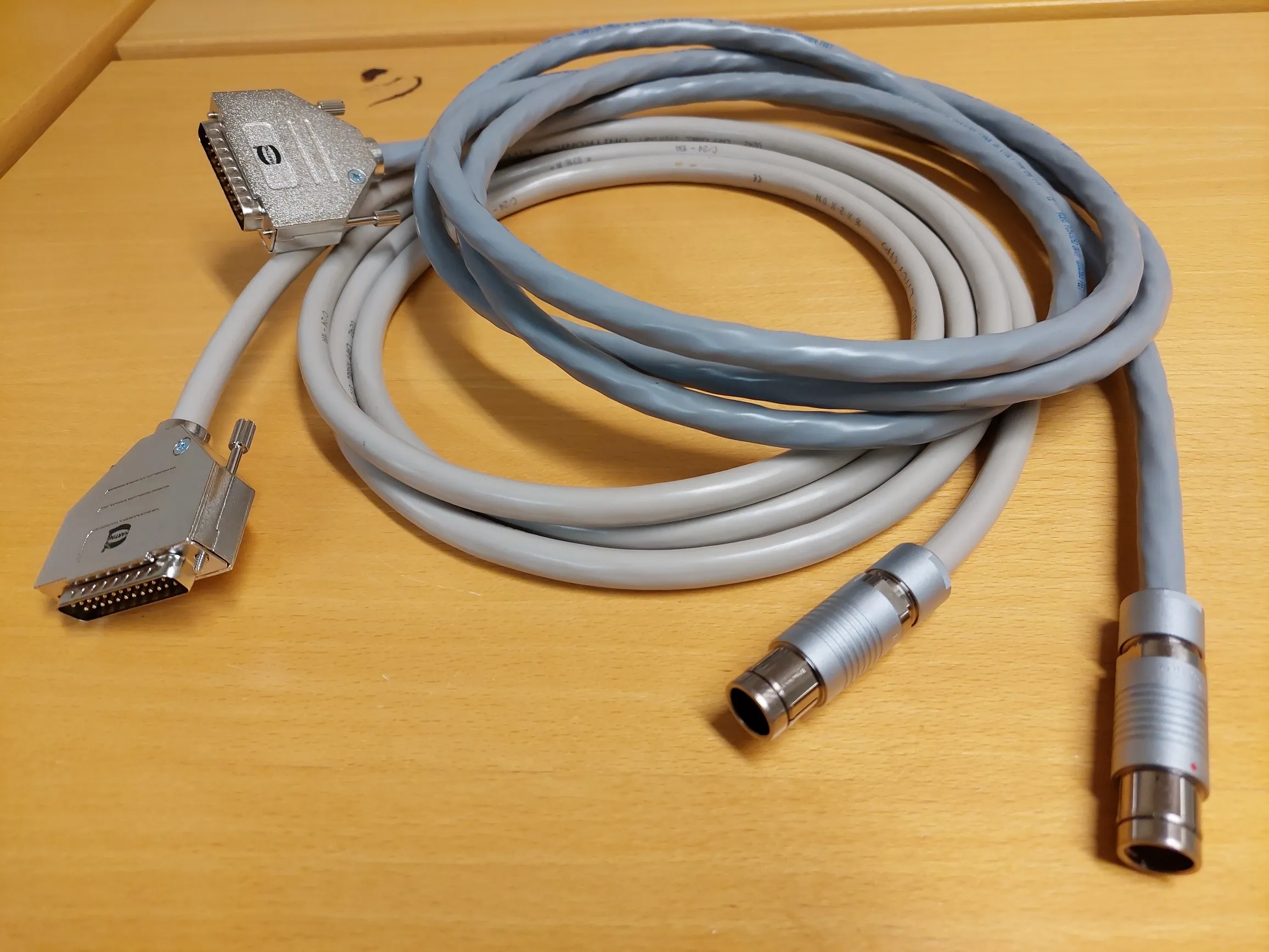 Fischer-D25 cable with single common shield
