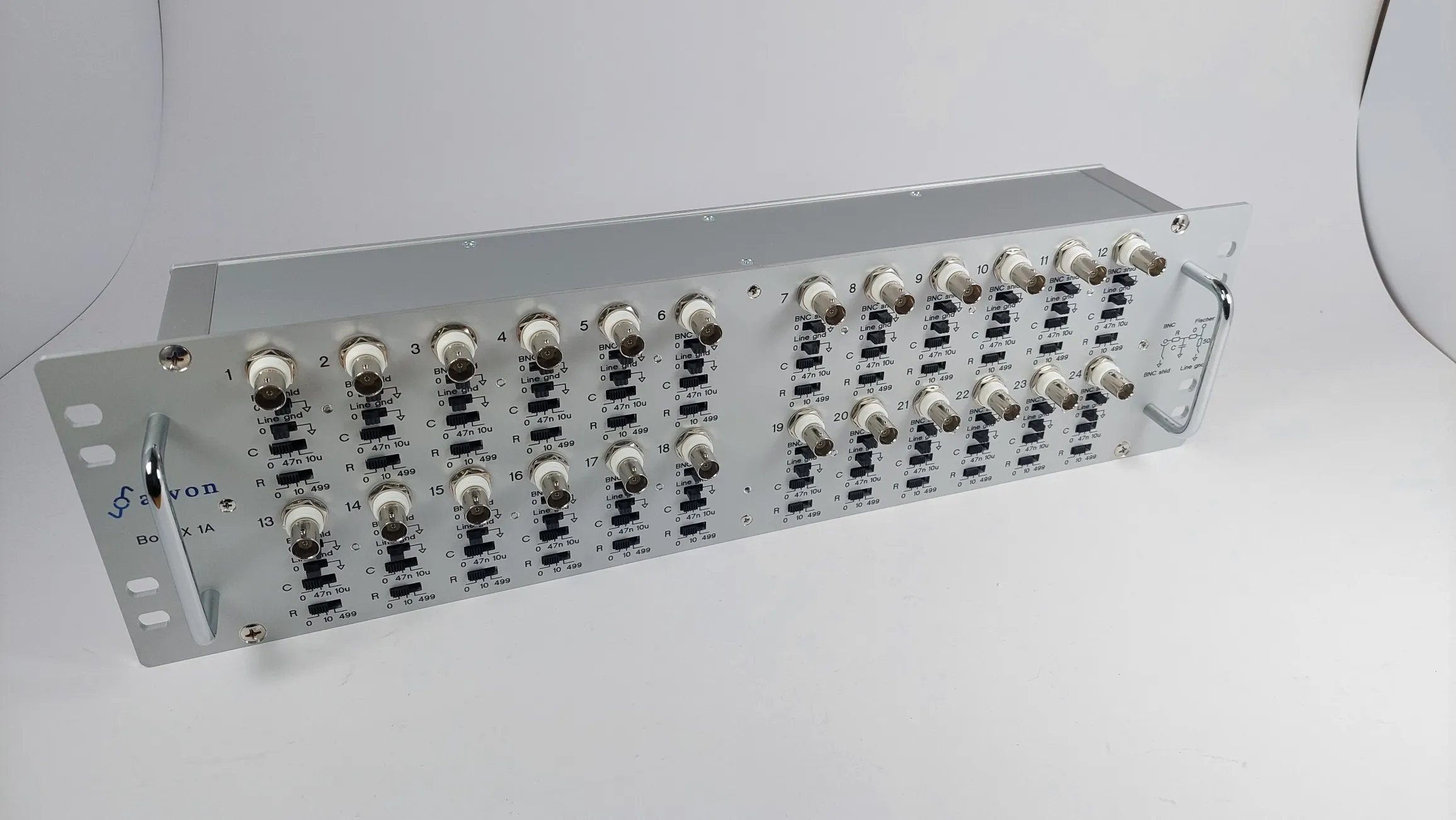 BoBoX1A breakout box with selectable filters