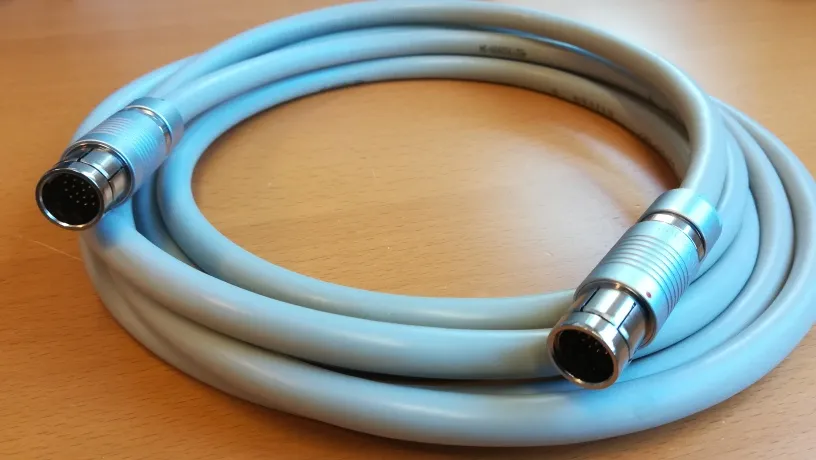 Fischer-Fischer cable with single common shield