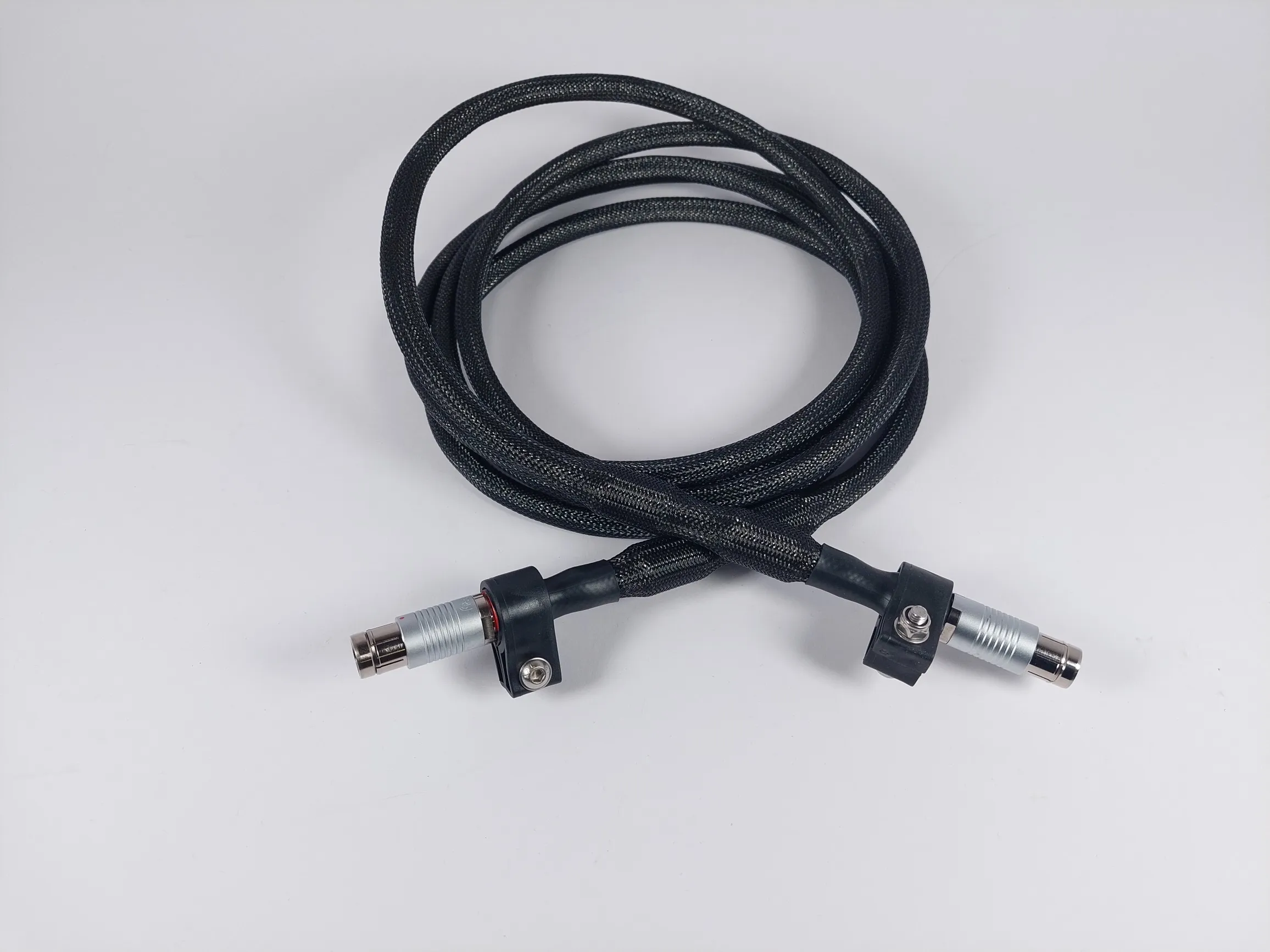 Fischer-Fischer cable with nylon outer shield