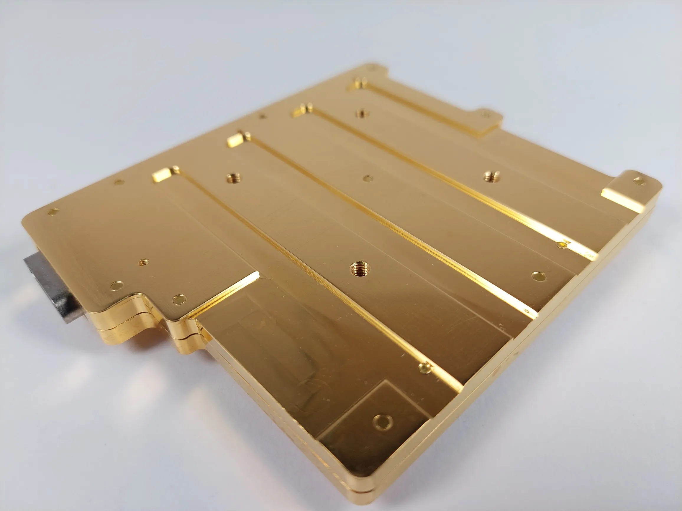 MicroD25 to 24 SMA filtered adapter — view 2
