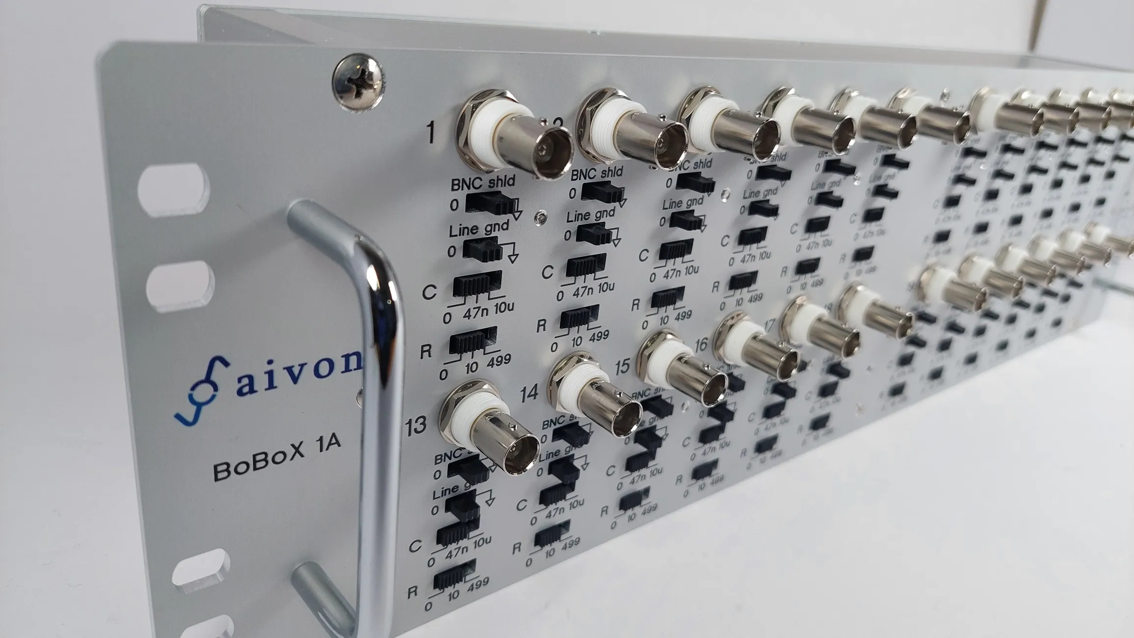 BoBoX1A breakout box with selectable filters — view 2
