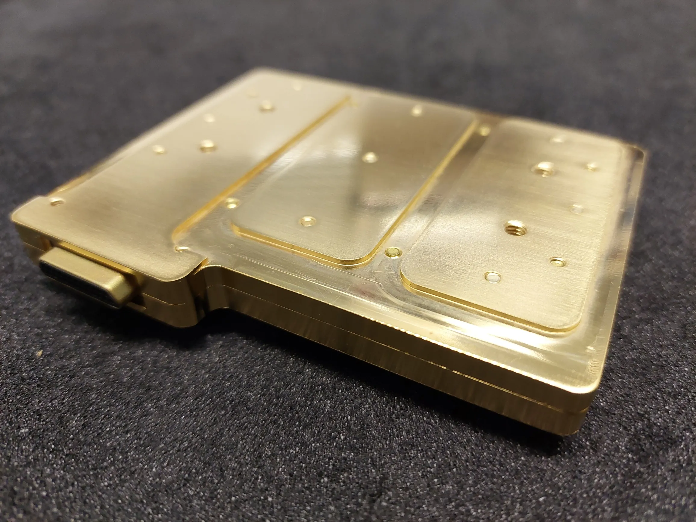 MicroD25 to 24 SMA adapter — view 3