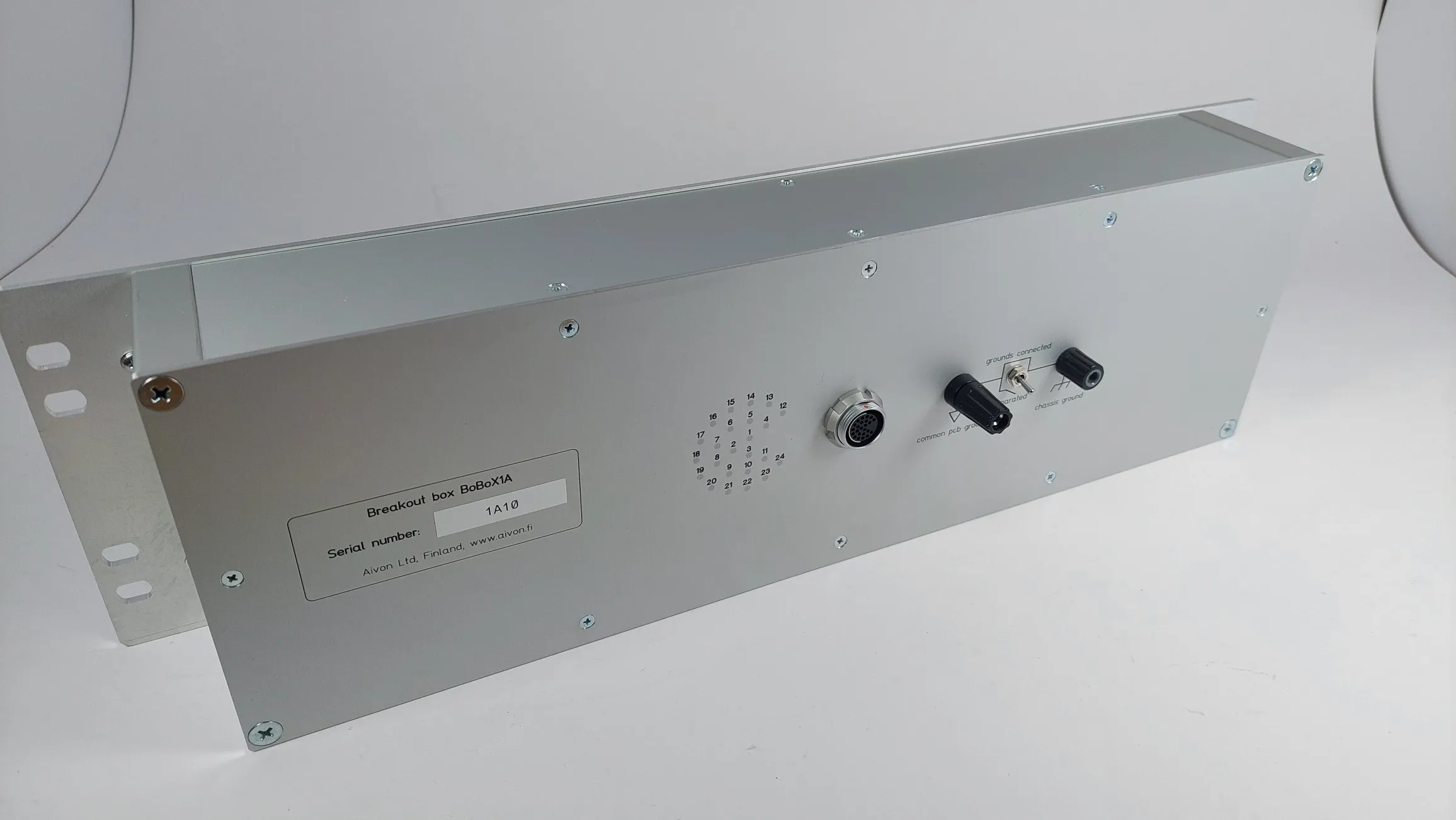 BoBoX1A breakout box with selectable filters — view 4