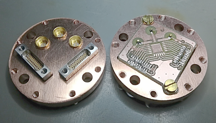 Exchangeable sample holder for electron pump devices