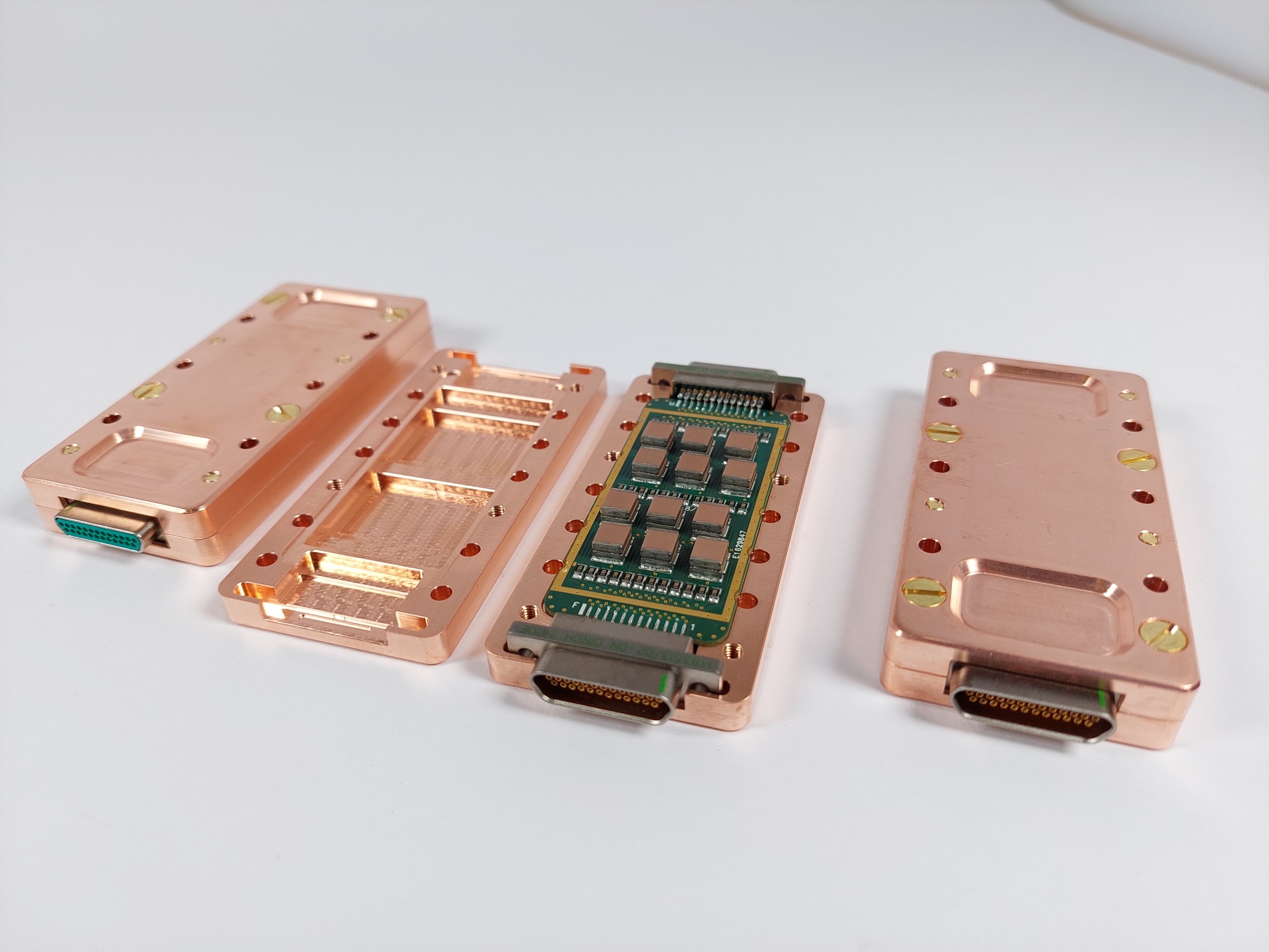 Cryogenic filter with 940 nF capacitors
