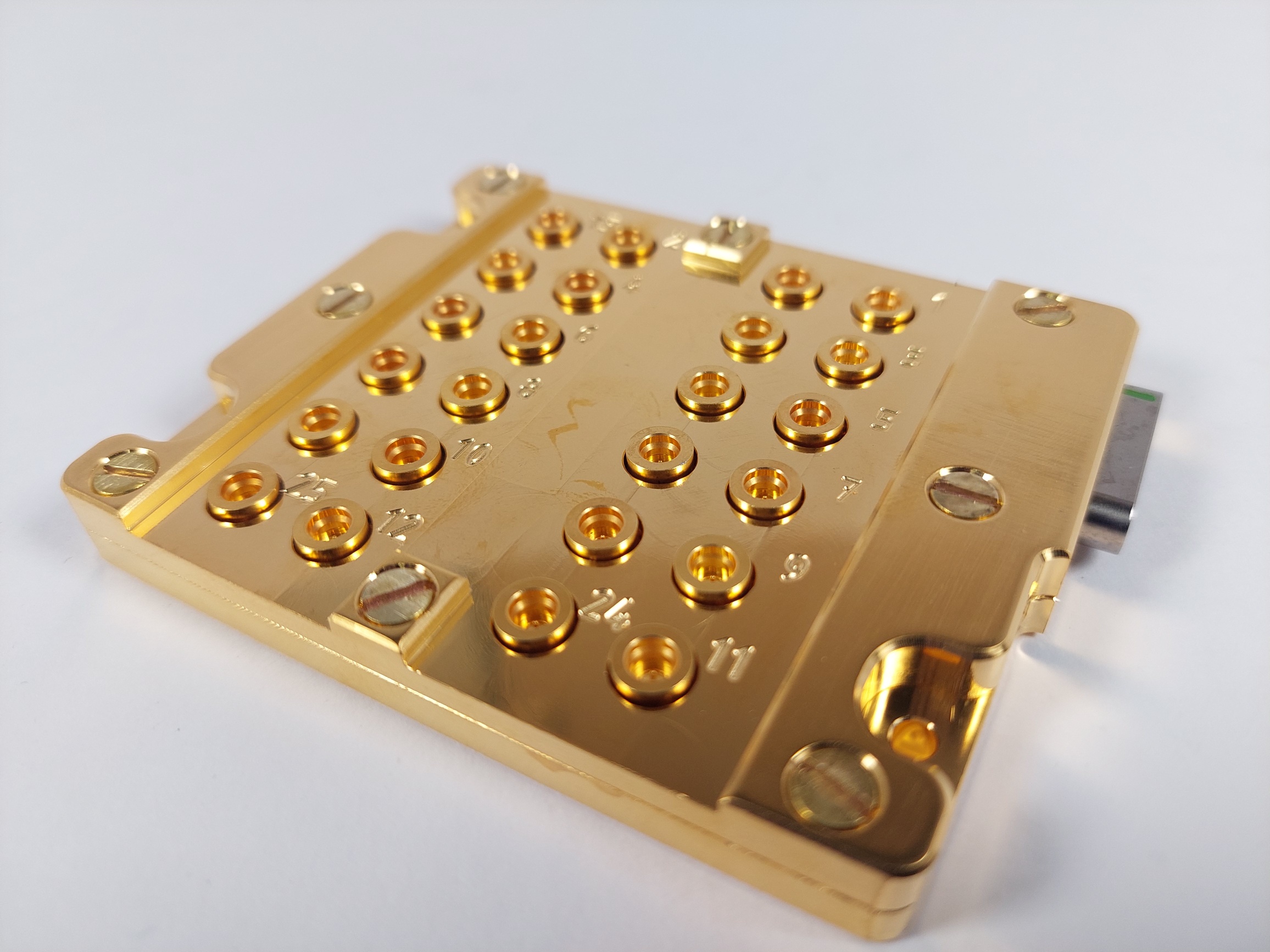 24-SMP to MicroD25 adapter