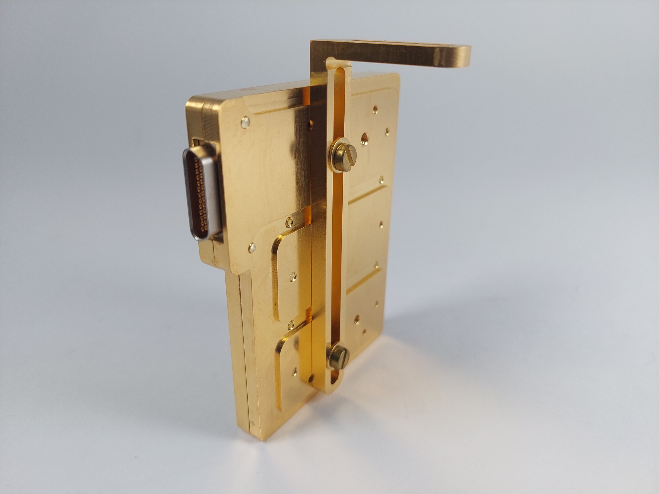 Mounting brackets for cryogenics